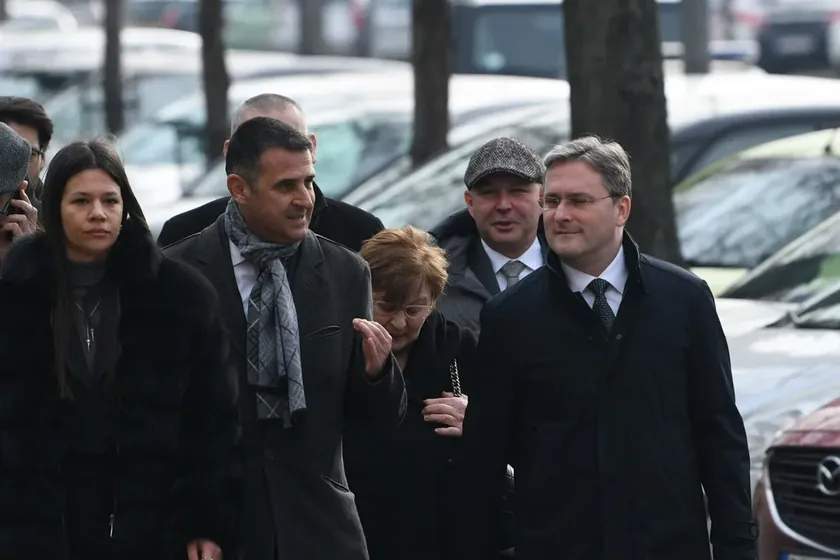 Sırbistan Kültür Bakanı Selaković Genelkurmay davası duruşması için mahkemeye geldi.