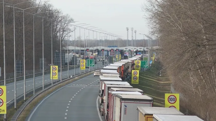 Sırbistan Sınır Kapılarında Kamyon Kuyrukları Dört Saati Aşan Beklemelere Neden Oldu