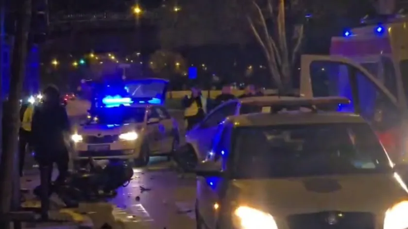 Sırbistan'ın Novi Sad Kentinde Meydana Gelen Trafik Kazasında İki Genç Ağır Yaralandı