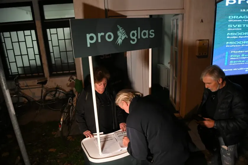 ProGlas, Almanya'dan sonra İsviçre'de de toplantılar düzenliyor.