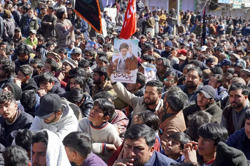 Pakistan'ın Karaçi Kentinde ABD Konsolosluğu Saldırısında Can Kaybı ve Yaralılar Var