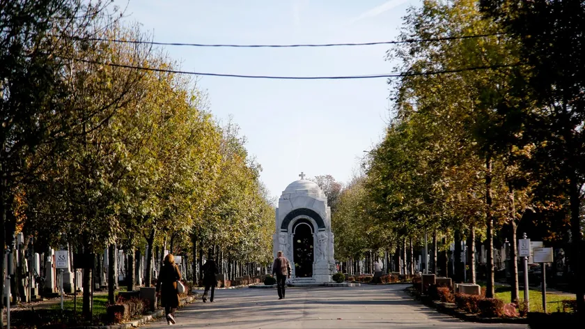 Beogradsko Novo Mezarlık, açık hava müzesi olarak hizmet veren benzersiz bir mekan, tarih, sanat ve gizemli hikayelerin tutkunlarına kapılarını yeniden açıyor.