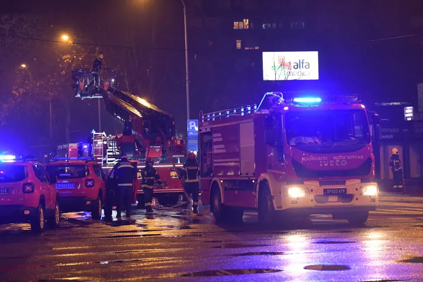 Belgrad'ın Voždovac bölgesindeki işyeri kundaklaması taraftar hesaplaşması şüphesini gündeme taşıdı.