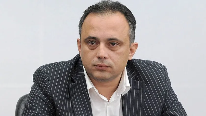 Sırbistan'ın Niş Vilayet Mahkemesi, eski Belediye Meclisi Başkanı Igor Novaković'i 150.000 dinara para cezasına çarptırdı.