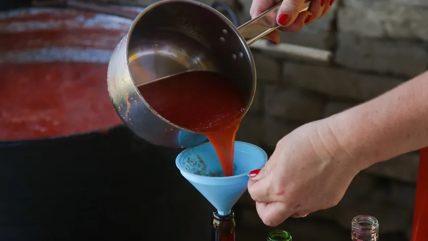 Domates ve biber suyu: Sadece 10 dakikada yaklaşık 3 litre ev yapımı içecek