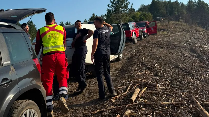 Sırbistan'da Kraljevo ve Raška bölgelerinde çıkan yangınlarla mücadele eden ekiplere destek sağlanıyor.