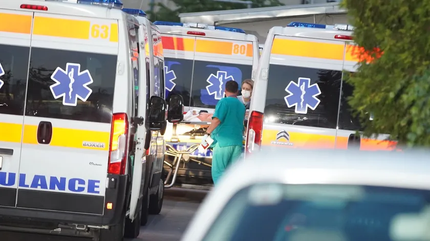Kragujevcu'nda doktorlar uykusuz bir gece yaşadı Ambulansta hasta sayısı arttı.