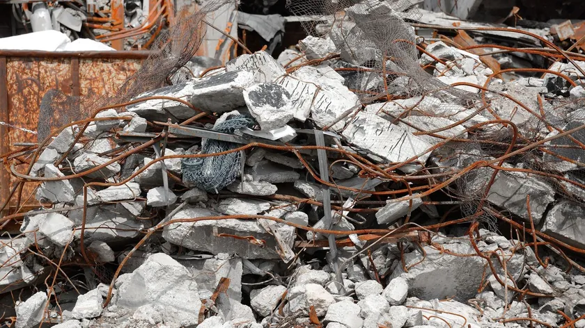 Polonya'da harabelerde bulunan mücevher açık artırması müze talebiyle ertelendi