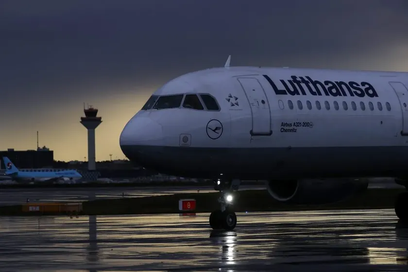 Almanya'da Lufthansa pilotlarının iki gündür süren grevi binlerce uçuşu iptal etti