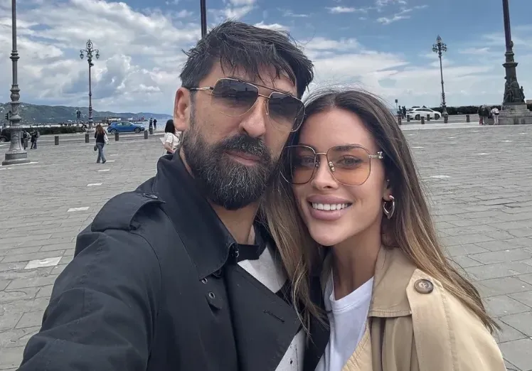 Sırp sunucu Ognjen Amidžić, eşi Mina Naumović'in annesiyle ilginç bir bağlantıyı açıkladı.