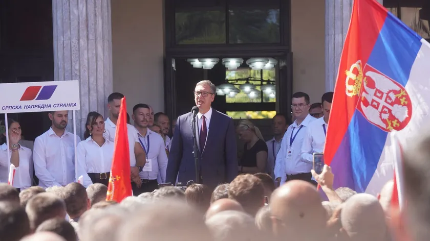 Sırbistan Cumhurbaşkanı Aleksandar Vučić, Niş'te düzenlenen SNS Genel Merkez Komitesi toplantısında vatandaşları bağımsız ve özgür bir Sırbistan seçmeleri için oy kullanmaya çağırdı.