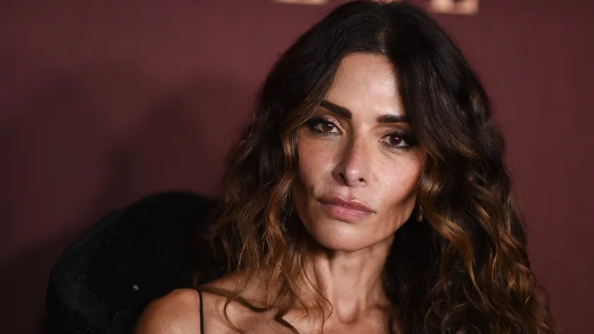 Aktris Sarah Shahi, The Sopranos'taki James Gandolfini ile aşk sahnesini anımsadı