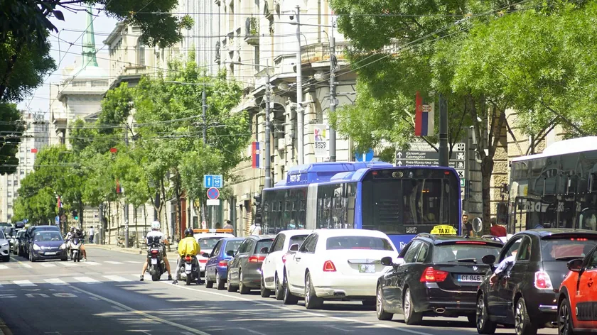 Sırbistan'da fırtınalı rüzgar uyarısı: Bazı bölgelerde sürüş koşulları zorlaşacak