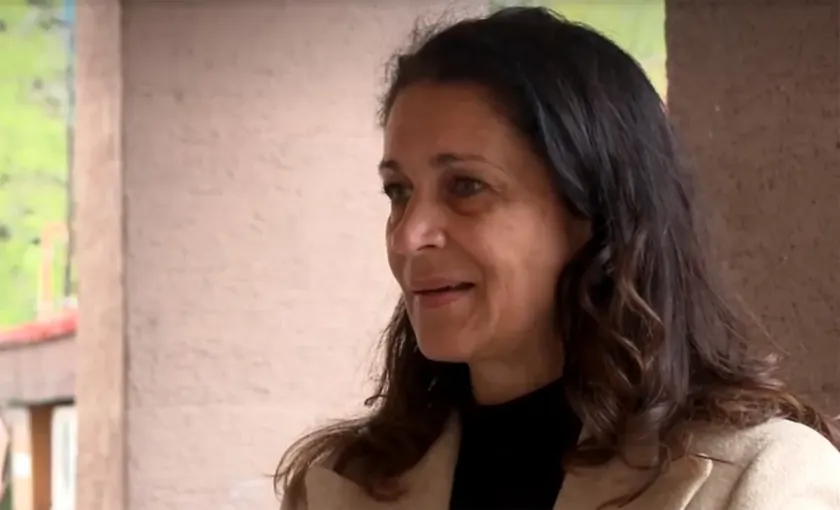 Sırbistan'ın Kula şehrinde yer alan "Glas mladih opÅ¡tine Kula" adlı öğrenci listesinden Jasmina MiroviÄ VukadinoviÄ, yerel parlamentodan ayrıldı.