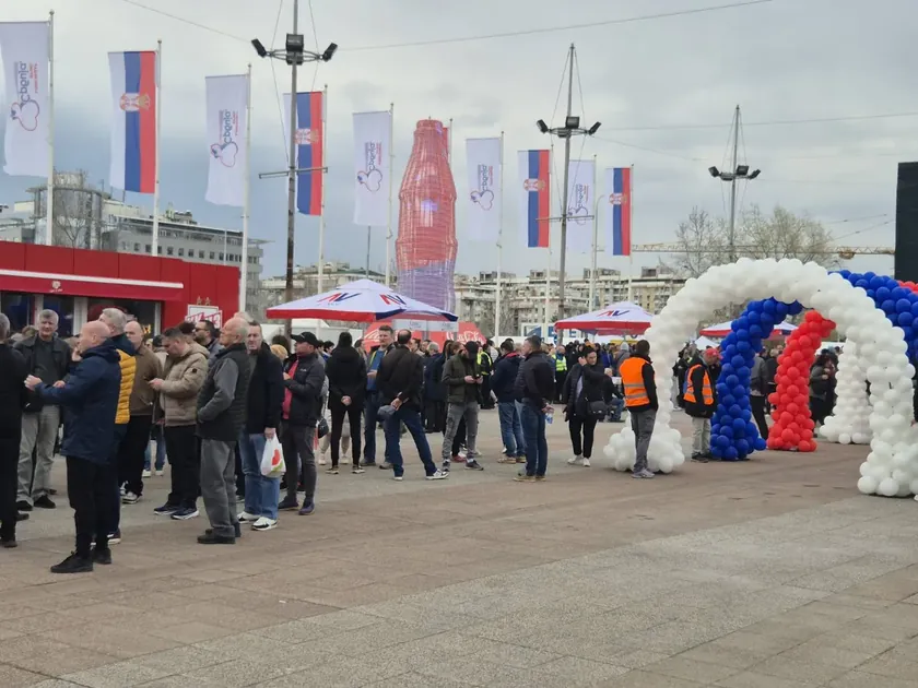 Sırbistan'da Öğrencilere Miting İçin Para, Kamu Çalışanlarına Şantaj İddiası