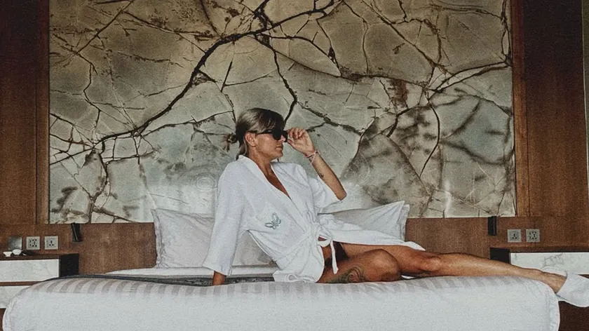 Eski şarkıcı Dina Dvornik'in kızı Ela Dvornik, son Instagram gönderisiyle büyük tepki aldı.