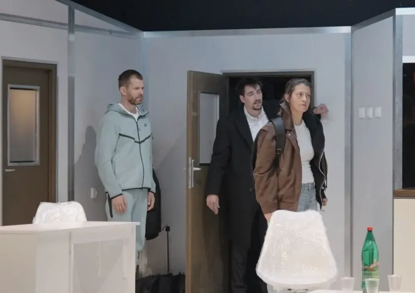 Novi Sad'daki Gençlik Tiyatrosu, Cinayet Temalı Yeni Oyunu 'Autorizasyon'un Prömiyerini Yapıyor