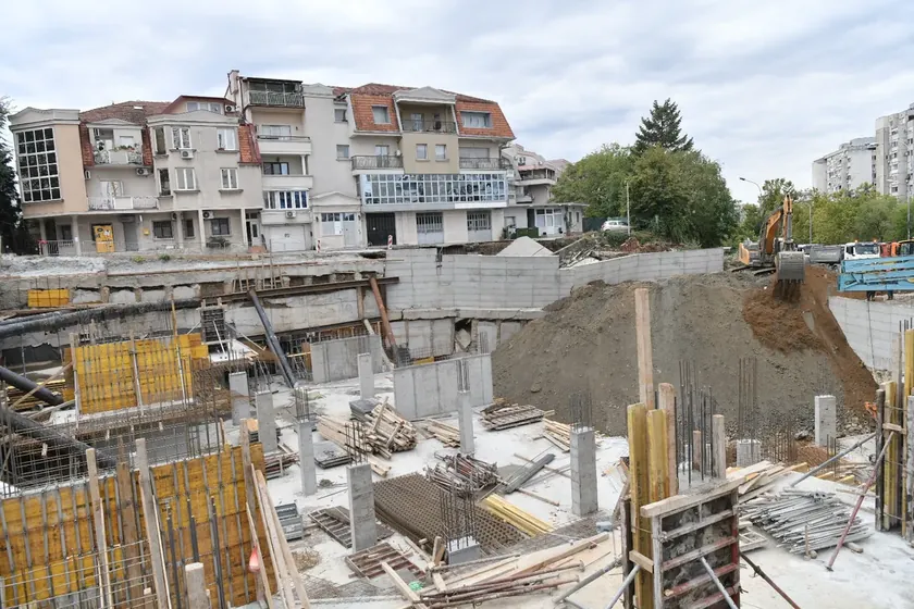 Sırbistan'da bir inşaat alanında meydana gelen çökme nedeniyle evleri terk etmek zorunda kalan vatandaşlar tužileceklerini açıkladı.