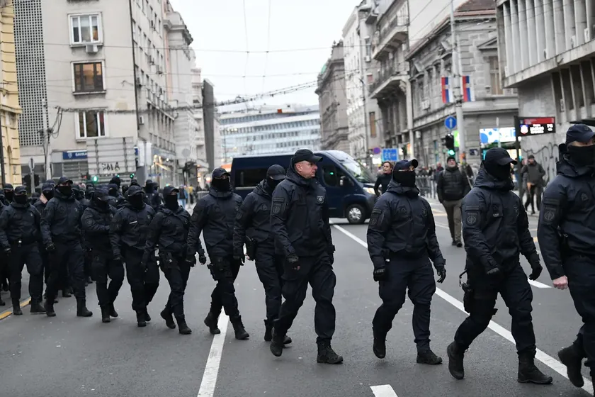 Sırbistan'da Cumhurbaşkanını Tehdit ve Nefret Yaymaktan Bir Kişi Sorgulandı