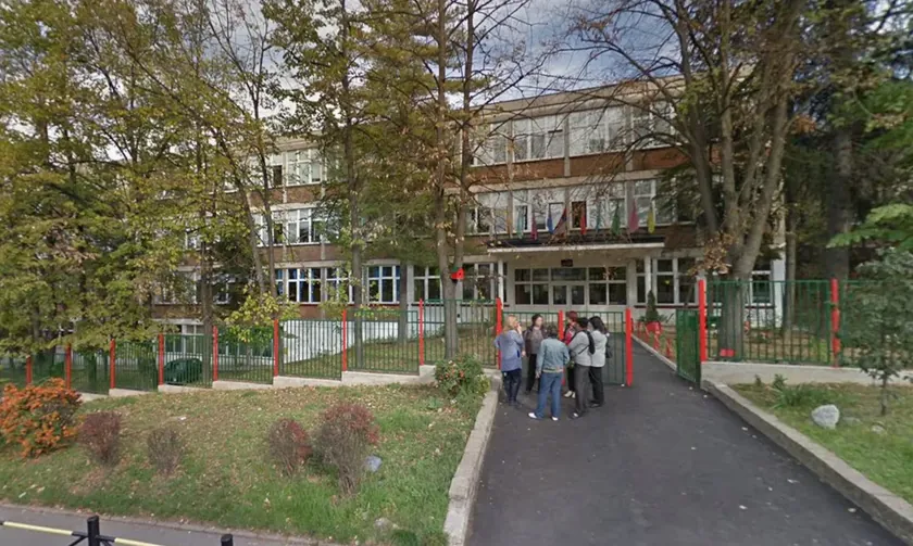 Belgrad'daki okulda veliler müdüre karşı dersleri boykot kararı aldı