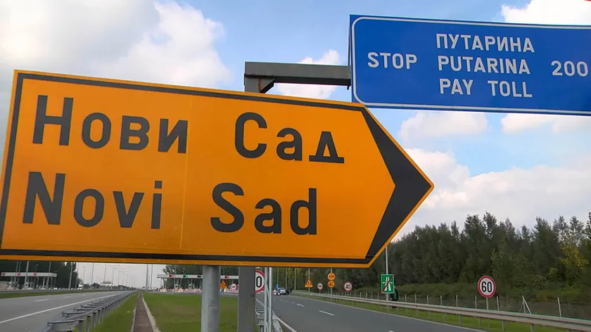 Düšanovca'da Olaylı Trafik Kaçışı: İki Araç Arasında Fiziksel Saldırı Gerçekleşti