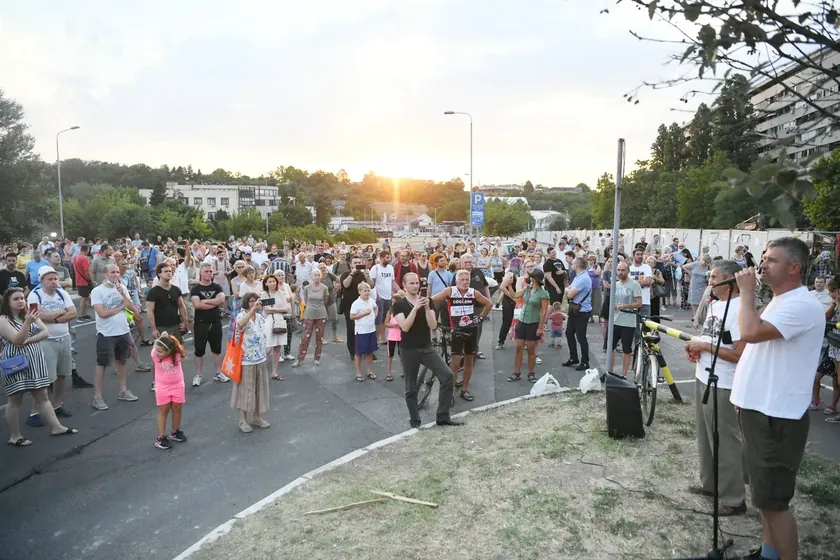 Blok 63 sakinleri 63 Blok'ta yapılan çalışmalar sırasında hasar gördüğü iddia edilen ağaçları protesto etmek için blokaj planlıyor.