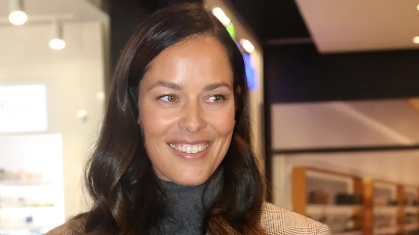 Ana Ivanović ve bir Hırvat şarkıcısıyla fotoğraf çekti, internette büyük ilgi gördü.