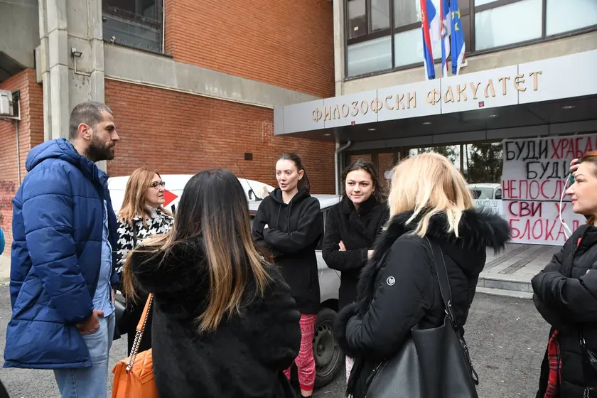 Novi Sad Felsefe Fakültesi Jelena Kleut'un yokluğu için Belgrad FPN'den destek istedi.