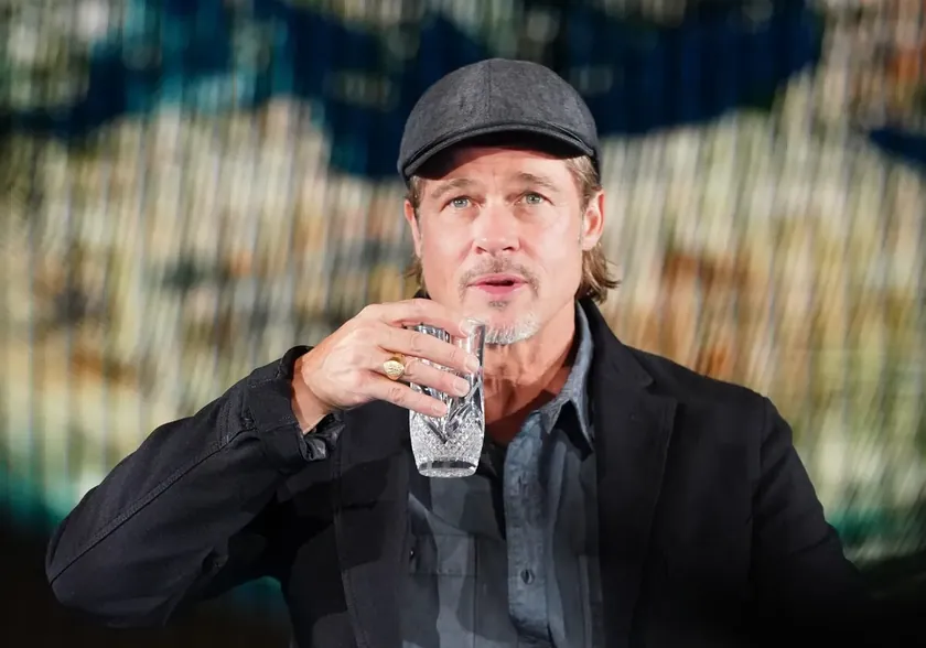 Brad Pitt'in yakın arkadaşları, ünlü oyuncunun hayatındaki en zor dönemin Anjelina Djoli ile olan ayrılış sürecinde olduğunu söyledi.