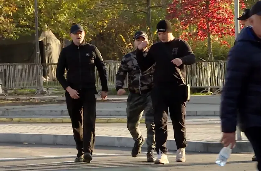 Sırbistan'da N1 ekibine saldıran şüpheli suçunu itiraf edip ev hapsine alındı.