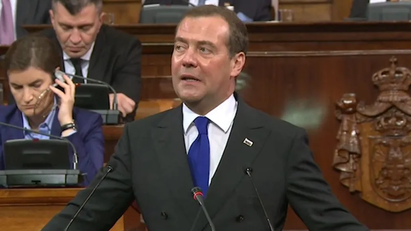 Medvedev Ukrayna Devlet Başkanı Zelenskiy'nin Ortadoğu Teklifini Absürt Olarak Niteledi