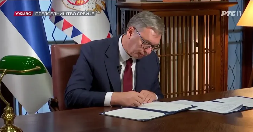 Sırbistan Cumhurbaşkanı Aleksandar Vučić erken parlamento seçimlerini ilan etti.