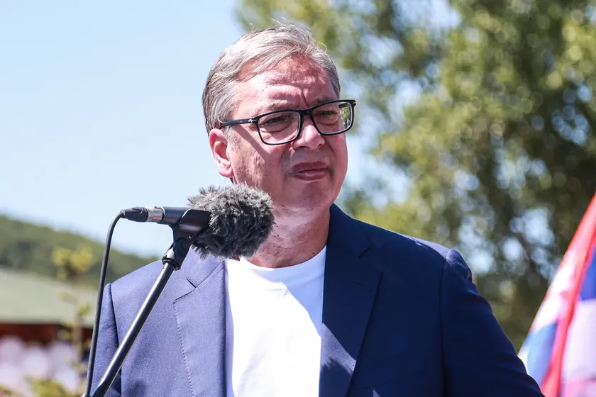 Sırbistan Cumhurbaşkanı Aleksandar Vučić, Deliblatska Peşçeri yangınını söndüren itfaiyecilere devlet tarafından ödül verileceğini bildirdi.