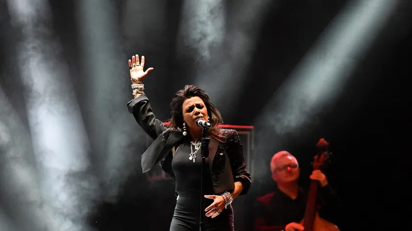 Sırbistan vatandaşı Jasmin Levi Amerika turnesinde sanatseverleri büyüledi