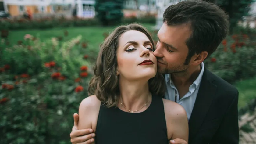Svingersin kulübüne gidip evliliklerini mahveden bir çiftin hikayesi