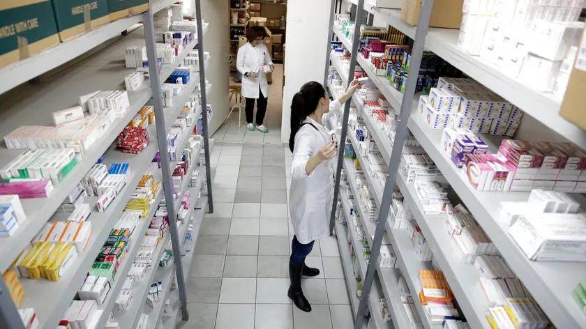 Sırbistan'dan Gelen Uyarı: Popüler Mide İlacı Geri Çekildi, Renk Değişimine Dikkat