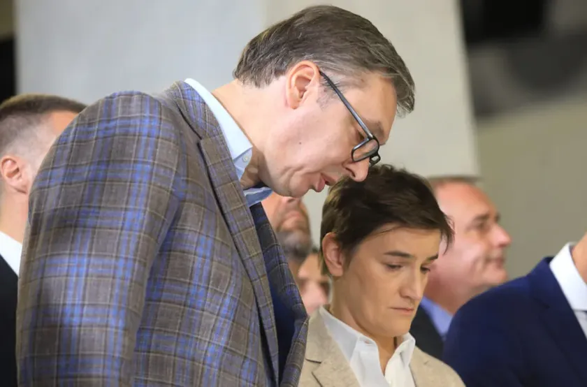 Sırbistan Cumhurbaşkanı Aleksandar Vučić'in bir vatandaşla yaptığı konuşmanın videosu sosyal medyada tartışma konusu oldu.