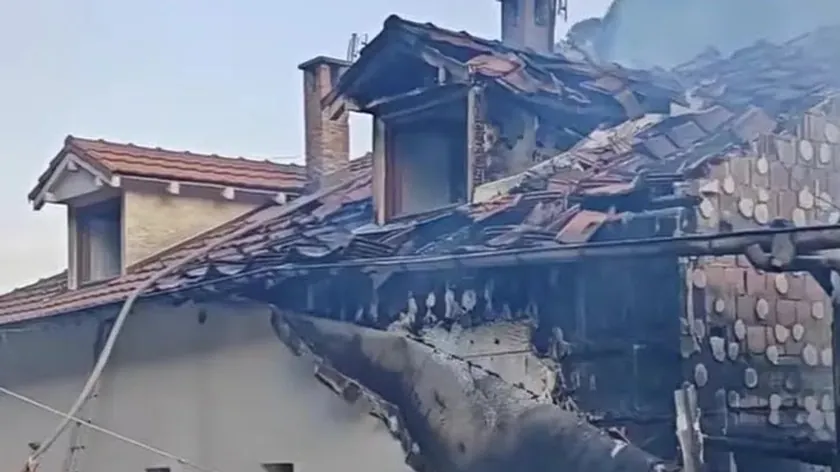 Sırbistan'da bir manastır konakında yangın çıktı.