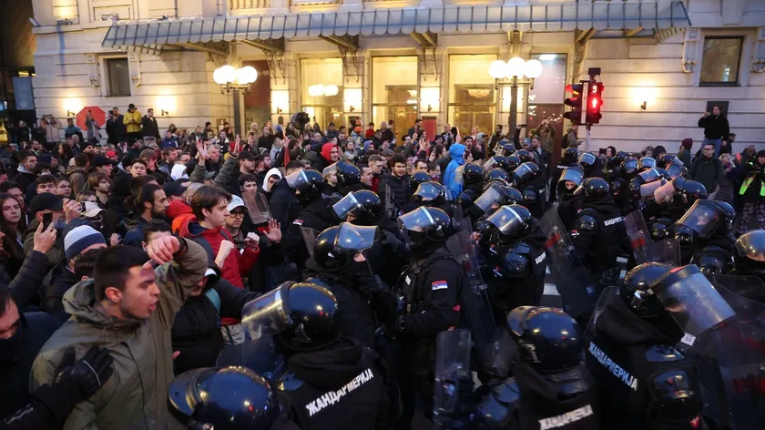 Sırbistan Belgrad'daki Protestolarda Antisemitik Çağrılar Sırplar ve İsraillilerin Tepkisine Yol Açtı