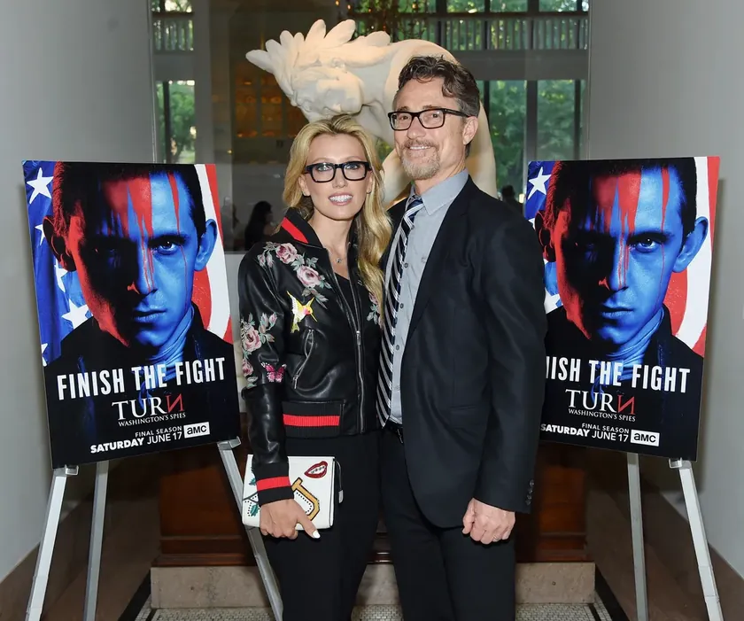 ABD'de şarkıcı, yapımcı eşinin Epstein bağlantıları nedeniyle boşanıyor.