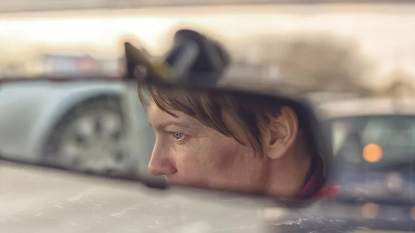 Rumanya'da bir kadın köyde aşırı hız yaptı, kekini kurtarma bahanesi sundu