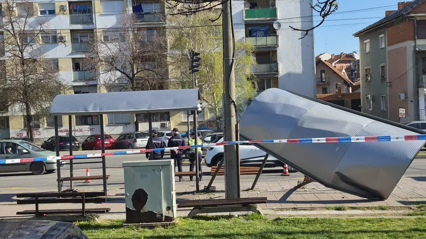 Sırbistan Niş'te Otobüs Durağına Dalma Olayında 17 Yaşındaki Genç Başından Yaralandı