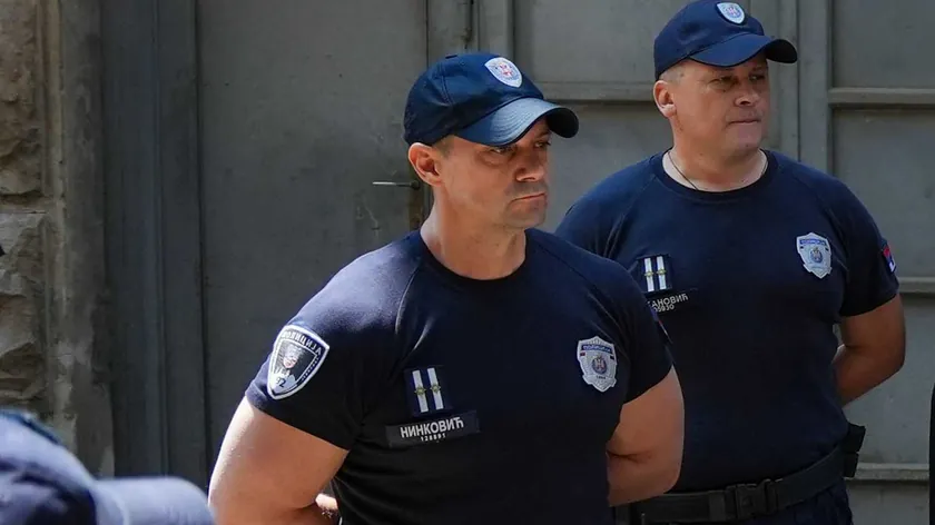 Sırbistan'da Belgrad'daki silahlı olay sonrası polisler etki ticareti şüphesiyle tutuklandı
