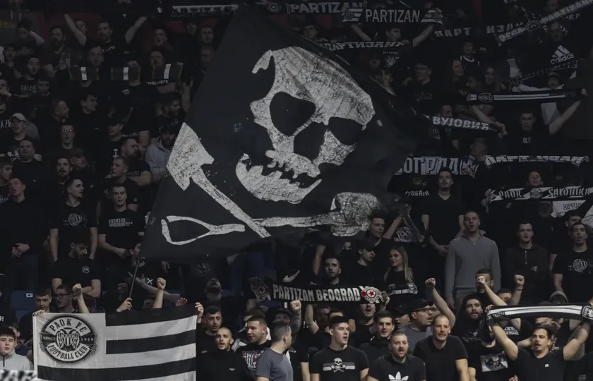 Sırbistan Arena'da Partizan taraftarları Cumhurbaşkanı Vučić'e küfürlü tezahüratta bulundu.