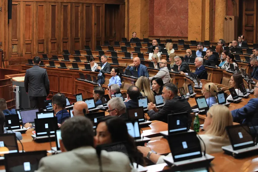 Sırbistan Cumhurbaşkanı Aleksandar Vučić, parlamento seçimlerinin 18 veya 25 Ekim'de yapılacağını bildirdi.