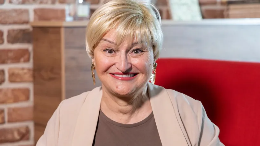Sırp şarkıcı Milica Dugalić bir buçuk yıldır meme kanseriyle mücadele ediyor ve yakında ameliyat olmayı bekliyor.