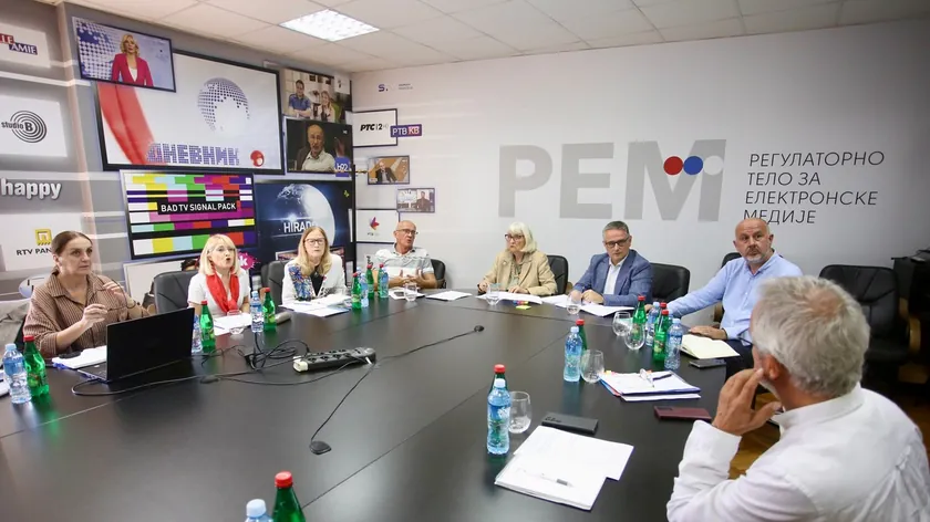 Sırbistan'ın Elektronik Medya Düzenleyici Kurulu (REM) üçüncü konstitutif toplantısı başladı.