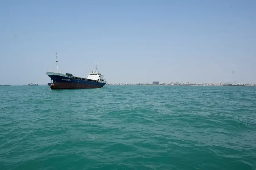 İran Ormuski Boğazı'nda yeni bir deniz yolu düzenliyor.