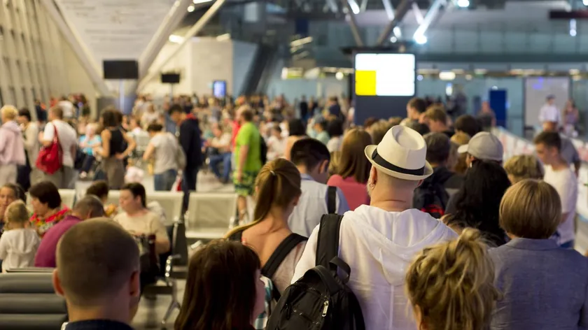 Sırbistan Vatandaşları Milano Havalimanı'nda Yeni AB Sistemi Nedeniyle Uzun Süre Bekledi