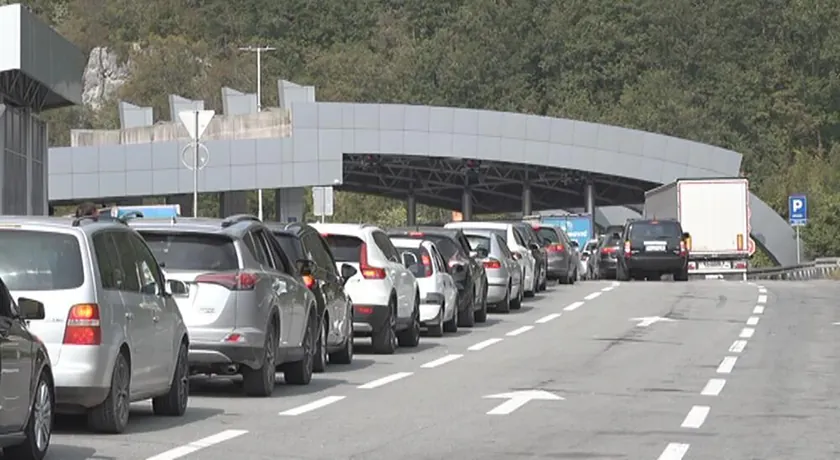 Karadağ'da taşımacılar sınır geçişlerini kapatıyor